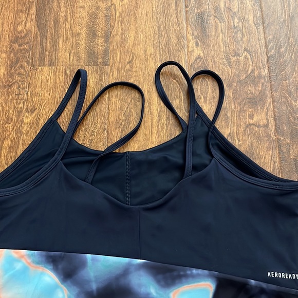 Adidas Crop Top Size XL - Picture 10 of 15